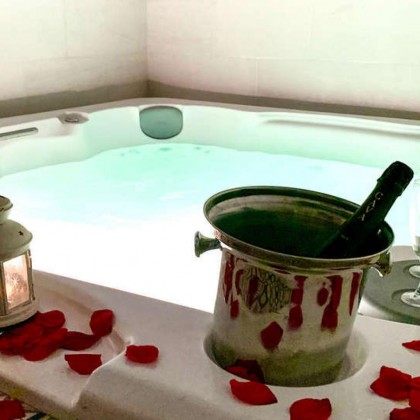 Oferta romántica en Suite con jacuzzi y cava en el centro de Mérida
