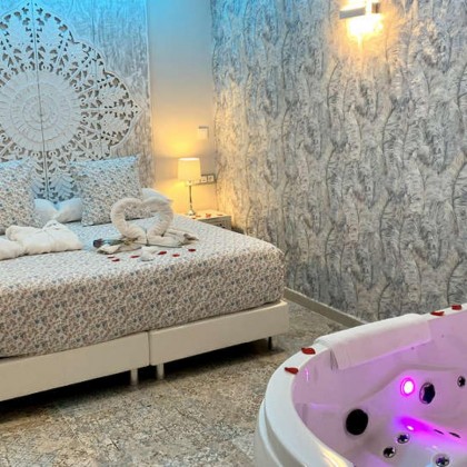 Oferta romántica en Suite con jacuzzi y cava en el centro de Mérida