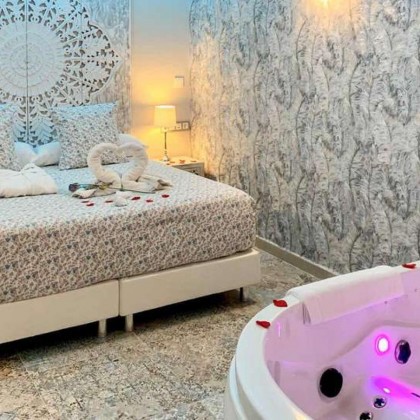 Oferta romántica en Suite con jacuzzi y cava en el centro de Mérida