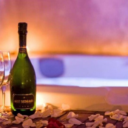 Oferta romántica en Suite con jacuzzi y cava en el centro de Mérida