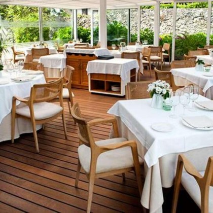 Romantic getaway in a room with terrace in front of the beach and dinner in Santander
