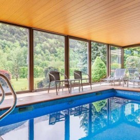 A suite immersed in the nature of the Valley with access to the indoor swimming pool.