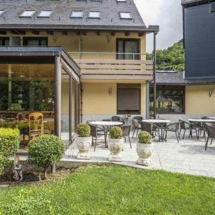 A suite immersed in the nature of the Valley with access to the indoor swimming pool.
