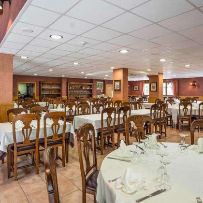 A suite immersed in the nature of the Valley with access to the indoor swimming pool.