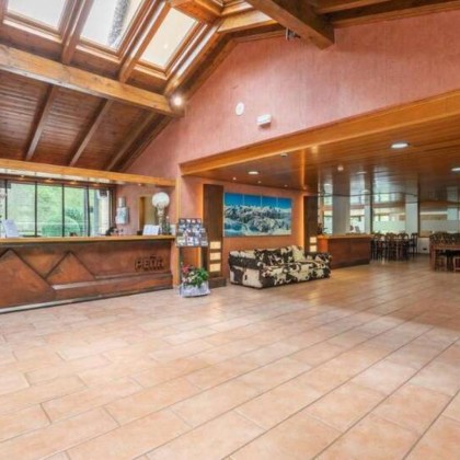 A suite immersed in the nature of the Valley with access to the indoor swimming pool.
