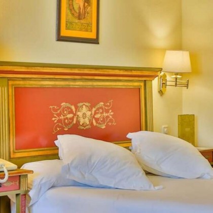 Escapada cerca del Teatro Romano de Mérida con cena y botella de cava
