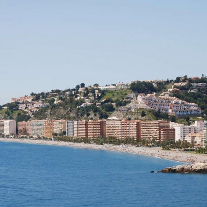 Escapada en la Costa Tropical a pocos metros de la playa con un niño gratuito y desayuno incluido