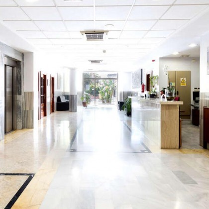 Costa Tropical getaway just a few metres from the beach with a free child and breakfast included