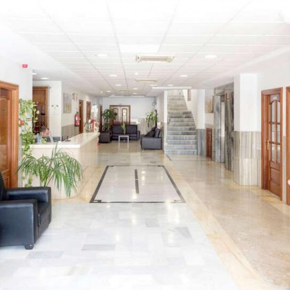 Costa Tropical getaway just a few metres from the beach with a free child and breakfast included