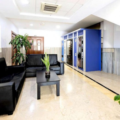Costa Tropical getaway just a few metres from the beach with a free child and breakfast included