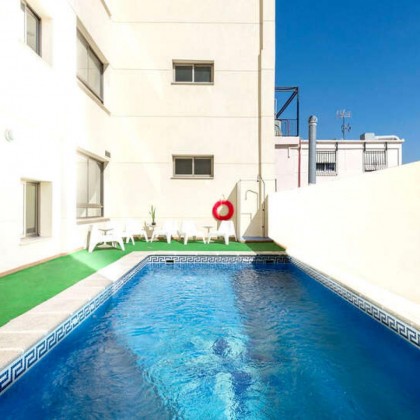 Costa Tropical getaway just a few metres from the beach with a free child and breakfast included