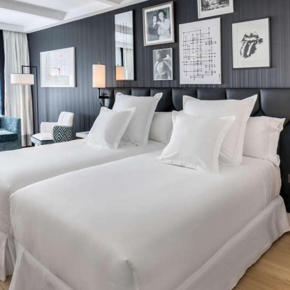 5* romanticism with champagne and chocolates in Madrid