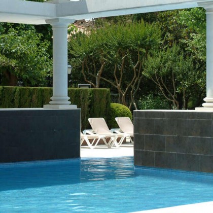 Love & Relax: A getaway with champagne, chocolates and more surprises to enjoy as a couple