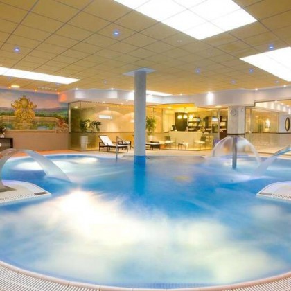 Escapade relaxante avec accès au spa et détails romantiques dans un ancien palais asturien