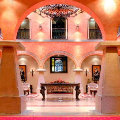 Escapade relaxante avec accès au spa et détails romantiques dans un ancien palais asturien