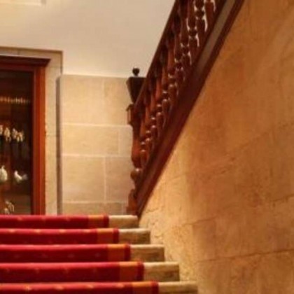 Escapade relaxante avec accès au spa et détails romantiques dans un ancien palais asturien