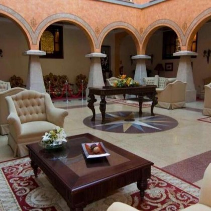 Escapade relaxante avec accès au spa et détails romantiques dans un ancien palais asturien