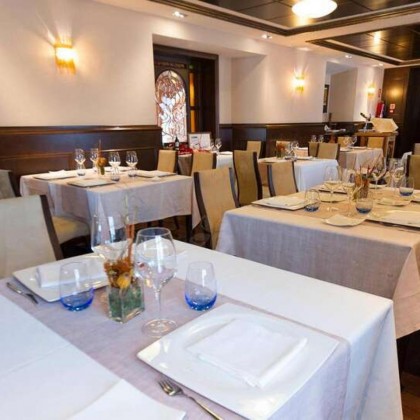 Relaxing getaway with spa access and romantic details in an old Asturian palace
