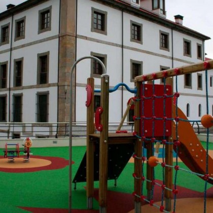 Relaxing getaway with spa access and romantic details in an old Asturian palace