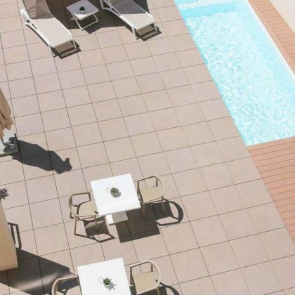 Découvrez Castellón dans un hôtel central avec piscine et petit-déjeuner inclus