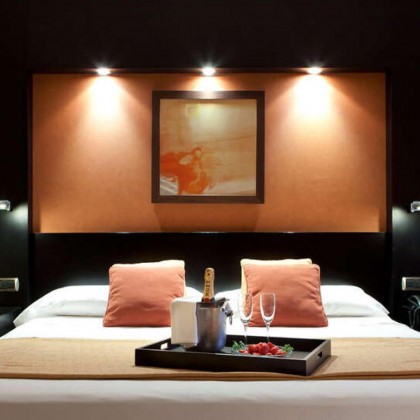 Discover Castellón in a centrally located hotel with breakfast included