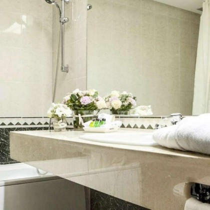 Discover Castellón in a centrally located hotel with breakfast included