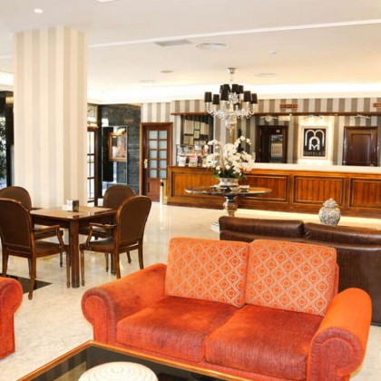 Getaway in the centre of Granada with breakfast and flamenco show included