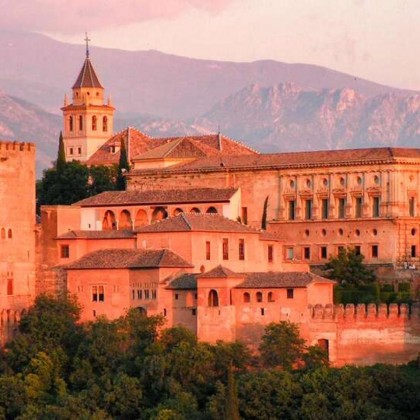 Escapada en el centro de Granada con desayuno y espectáculo de flamenco incluido