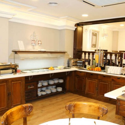 Getaway in the centre of Granada with breakfast and flamenco show included