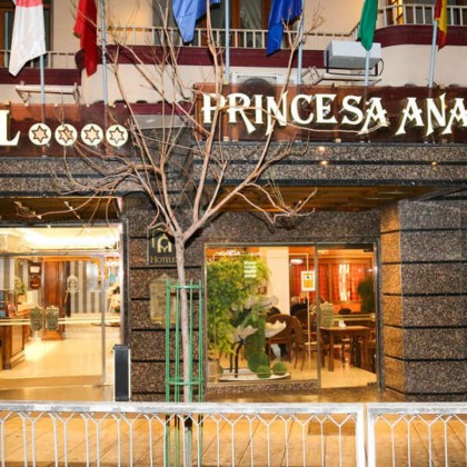 Escapada en el centro de Granada con desayuno y espectáculo de flamenco incluido