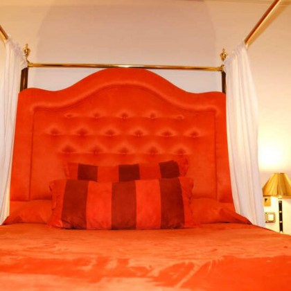 Getaway in the centre of Granada with breakfast and flamenco show included