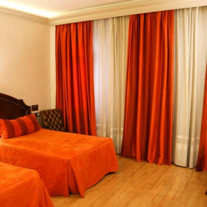 Getaway in the centre of Granada with breakfast and flamenco show included
