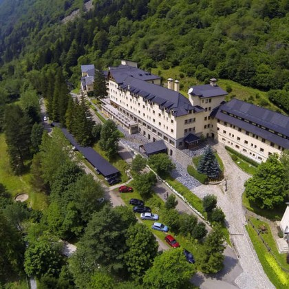 Relax in the nature of the Pyrenees with thermal circuit included