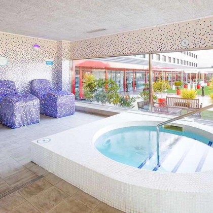 Profitez du spa, du dîner et plus de détails à quelques kilomètres de Barcelone