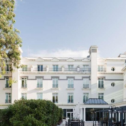 Détente totale : escapade avec circuit spécial et accès à la piscine thermale à Solares