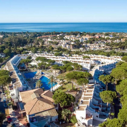 Hotel cerca de la playa de Marbella con acceso al área relax y salida tardía