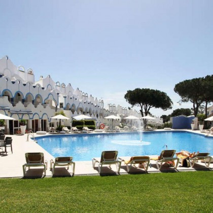 Hotel cerca de la playa de Marbella con acceso al área relax y salida tardía
