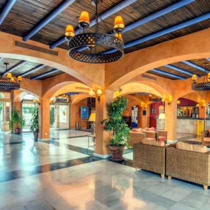 Hotel cerca de la playa de Marbella con acceso al área relax y salida tardía