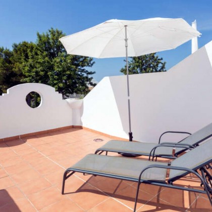 Hotel cerca de la playa de Marbella con acceso al área relax y salida tardía
