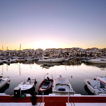 Hotel cerca de la playa de Marbella con acceso al área relax y salida tardía