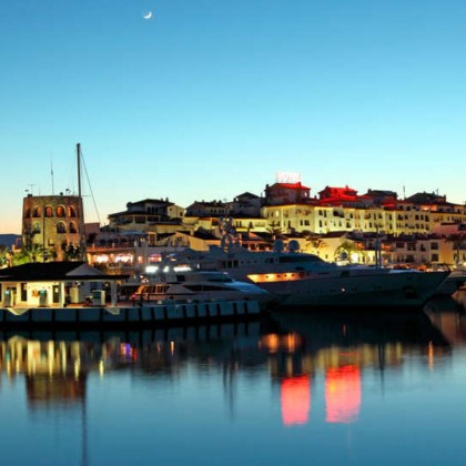 Hotel near the beach in Marbella with access to the relaxation area and late check-out