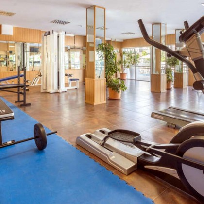 Hotel near the beach in Marbella with access to the relaxation area and late check-out