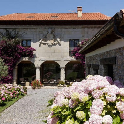 Romantic getaway with hydromassage bath in Galizano