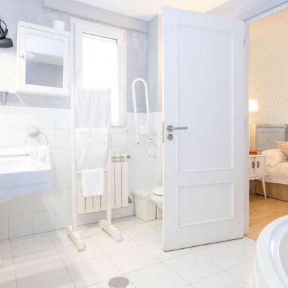Romantic getaway with hydromassage bath in Galizano