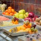 Romanticismo en un hotel boutique con cava y frutas con chocolate en la Gran Vía