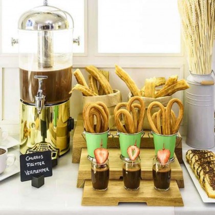 Romanticismo en un hotel boutique con cava y frutas con chocolate en la Gran Vía