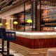 Romanticismo en un hotel boutique con cava y frutas con chocolate en la Gran Vía