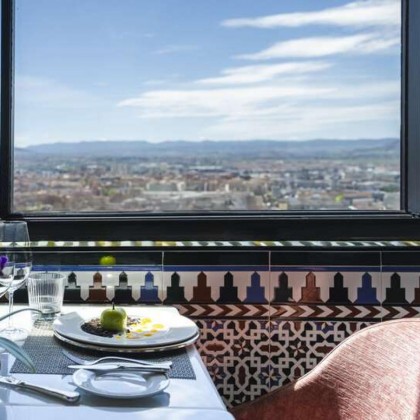 Vistas a Granada en hotel 5 estrellas con desayuno y degustación de tapas