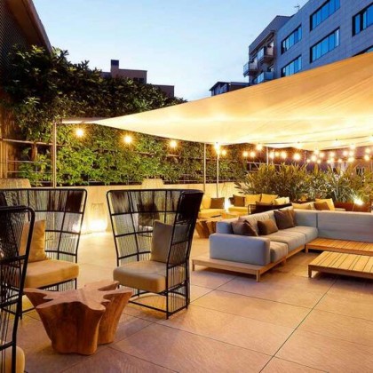 Descubre Barcelona y alójate en un hotel de diseño con desayuno incluido