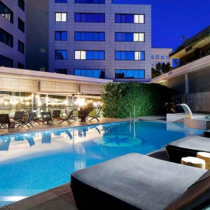 Descubre Barcelona y alójate en un hotel de diseño con desayuno incluido